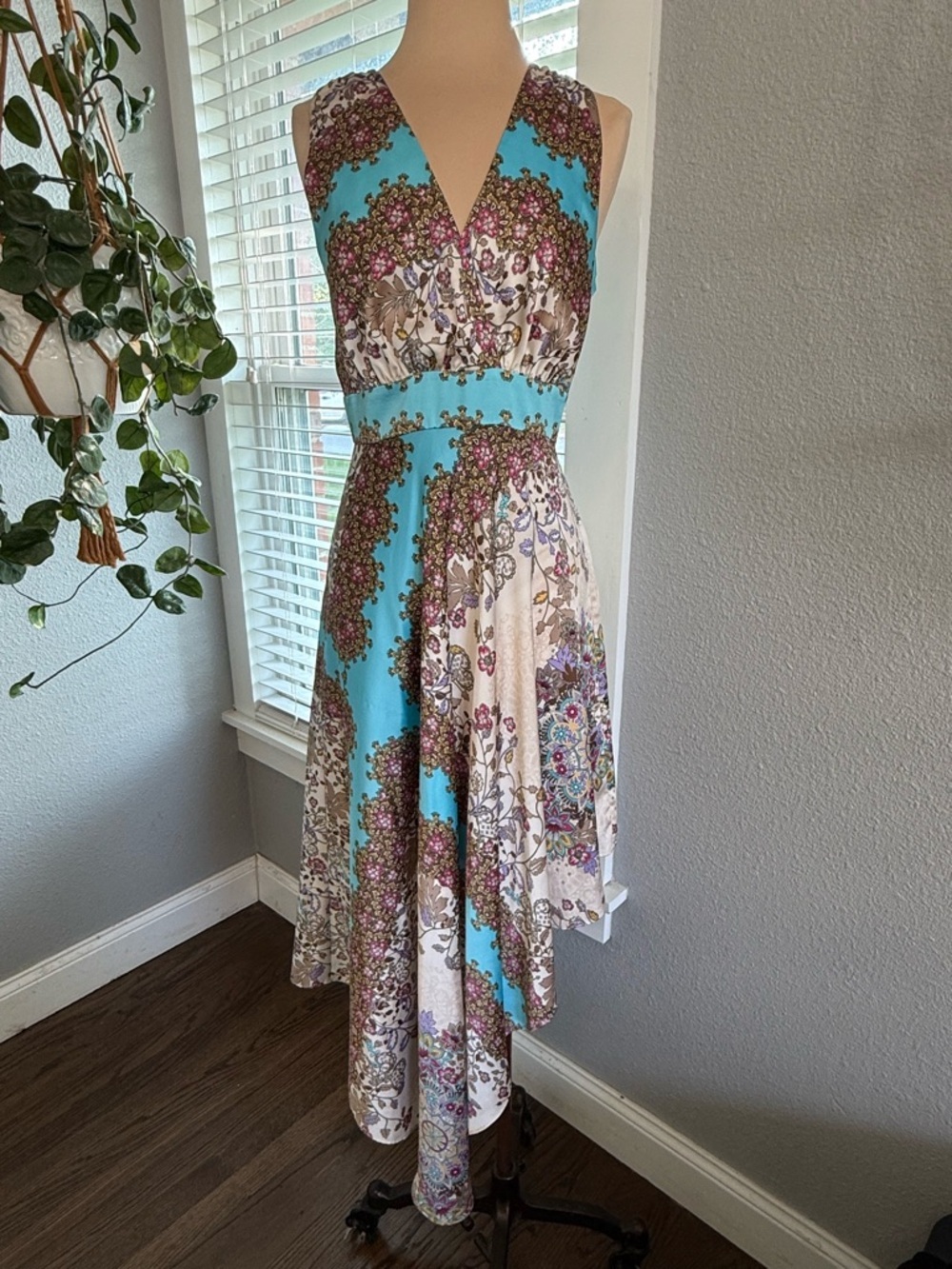 Antonio Melani Floral V‑Neck Sleeveless Midi Dress Size 4 Assymetric Hem
